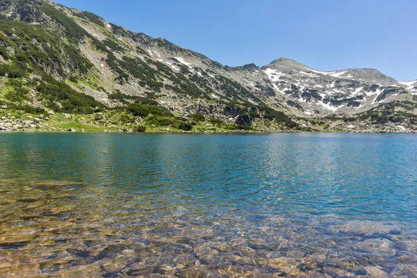 Verbazingwekkende landschap van Demirkapiyski chuki en Dzhano de pieken, Popovo lake, Pirin-gebergte — Stockfoto