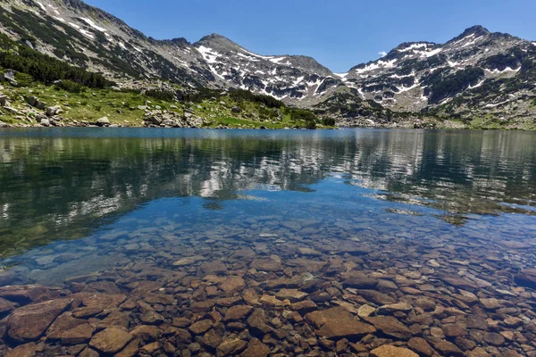 Verbazingwekkende landschap van Demirkapiyski chuki en Dzhano de pieken, Popovo lake, Pirin-gebergte — Stockfoto