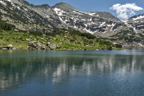 Demirkapiyski chuki 和 Dzhano 的山峰，风景美不胜收，Popovo 湖，皮林山 — 图库照片