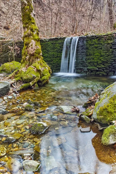 Úžasný vodopád na Crazy Mary řeky, Belasitsa hora — Stock fotografie