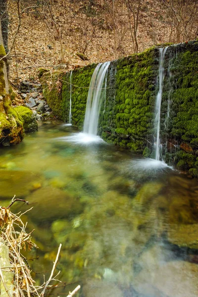 Incredibile cascata sul fiume Crazy Mary, montagna Belasitsa — Foto Stock