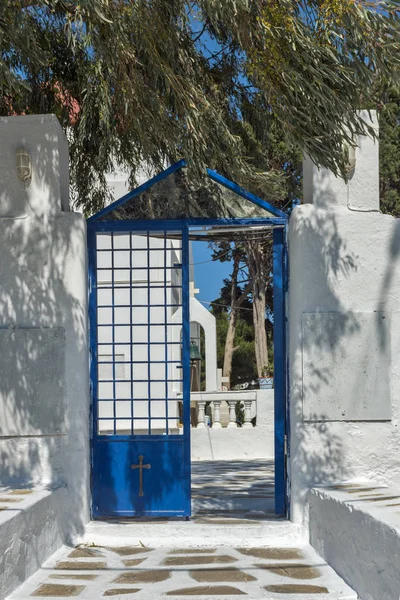 Rua whit casas brancas na cidade de Mykonos, Ilhas Cíclades — Fotografia de Stock