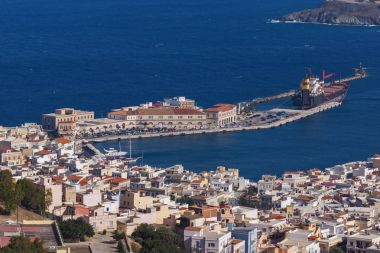 Panoramik şehir Ermopoli, Syros, Cyclades adalarına