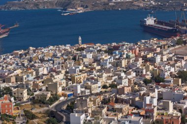 Panoramik şehir Ermopoli, Syros, Cyclades adalarına