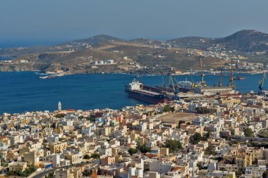 Panoramik şehir Ermopoli, Syros, Cyclades adalarına