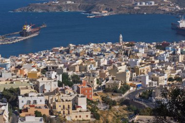 Panoramik şehir Ermopoli, Syros, Cyclades adalarına