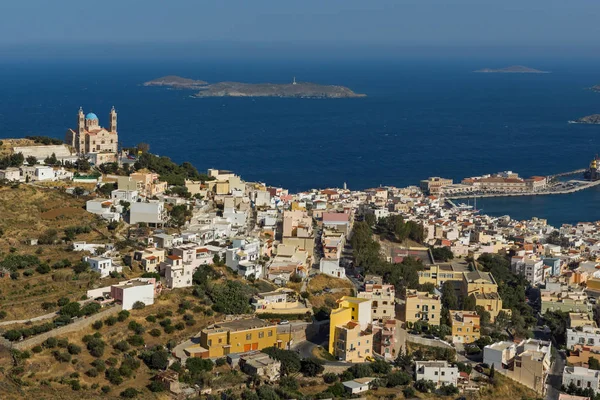 Ortodoks Anastaseos Kilisesi ve Ermopoli, Syros, Cyclades adalarına panoramik görünüm