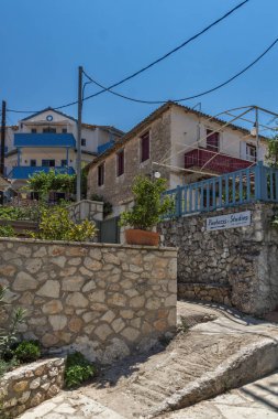 Agios Ioannis, Lefkada, Yunanistan 16 Temmuz 2014: Geleneksel evleri, köy, Agios Ioannis, Lefkada, Yunanistan