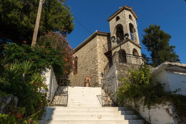 Vasiliki, Lefkada, Yunanistan 16 Temmuz 2014: Vasiliki Köyü, Lefkada, Yunanistan Panoraması