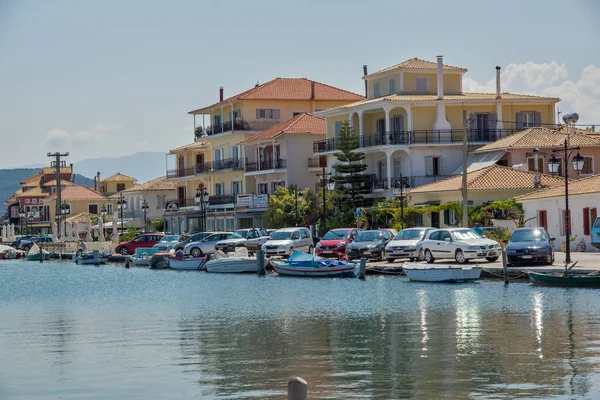 LEFKADA TOWN, GRECIA 16 de julio de 2014: Vista panorámica de la ciudad de Lefkada, Grecia — Foto de Stock