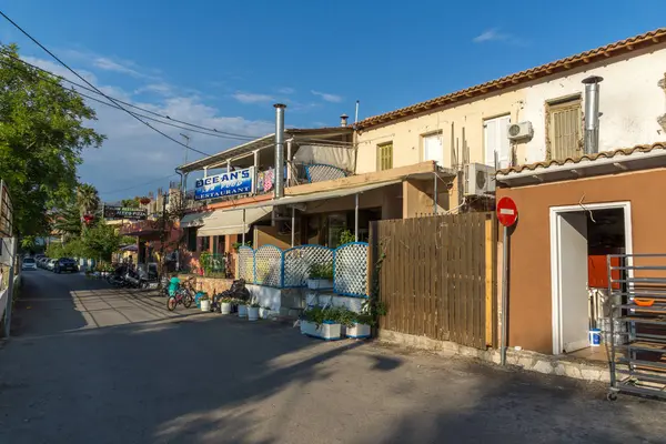 VASILIKI, LEFKADA, GRECIA 16 DE JULIO DE 2014: Panorama del pueblo de Vasiliki, Lefkada, Grecia — Foto de Stock