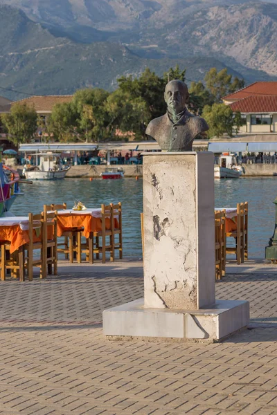 VASILIKI, LEFKADA, GRECIA 16 DE JULIO DE 2014: Panorama del pueblo de Vasiliki, Lefkada, Grecia — Foto de Stock