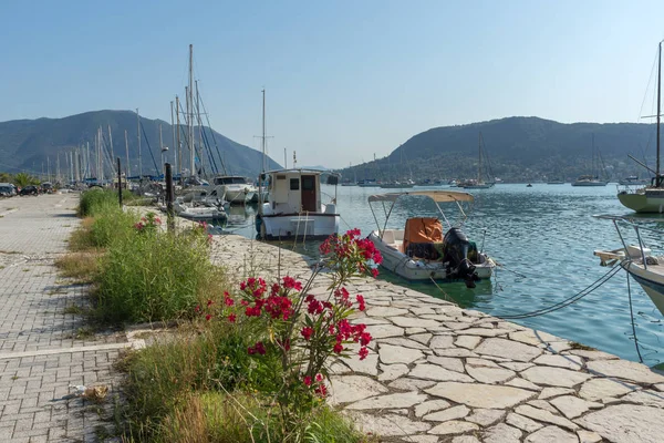 NYDRI, LEFKADA, GREECE JULY 17: Port at Nydri Bay, Lefkada, Greece — Stock Photo, Image