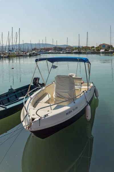Lefkada Town, Yunanistan 17 Temmuz 2014: Yat Limanı, Lefkada town, Yunanistan