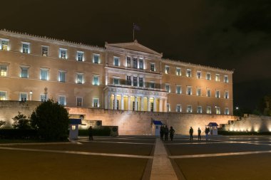 Atina, Yunanistan - 20 Ocak 2017: Gece fotoğraf Atina'da Yunan Parlamentosu