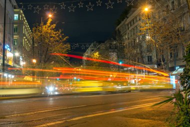Atina, Yunanistan - 20 Ocak 2017: Gece fotoğraf Atina, Attica Caddesi'nin