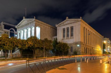 Atina, Yunanistan - 19 Ocak 2017: Gece görünümü Atina Ulusal Kütüphane Attica