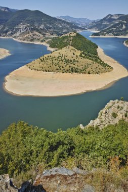 Şaşırtıcı görünümü Kırcaali rezervuar ve Arda Rivermeander