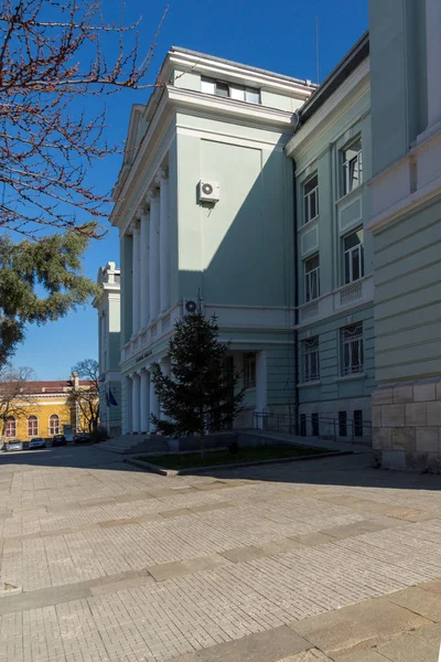 Shumen, Bulgaria - 10 April 2017: Gebouw van gerechtsgebouw in stad van Shumen — Stockfoto