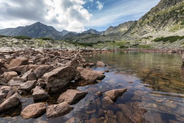 Muhteşem panoramik Musalenski göller ve Musala tepe, Bulgaristan