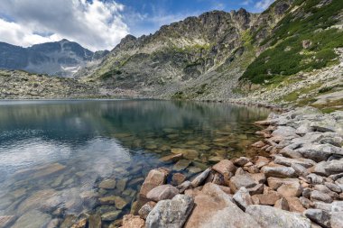 Muhteşem panoramik Musalenski göller ve Musala tepe, Bulgariaamazing Panoramic view Musalenski göller ve Musala tepe, Bulgaristan