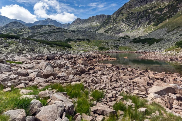 Increíble vista panorámica de los lagos Musalenski y el pico Musala, Bulgaria —  Fotos de Stock