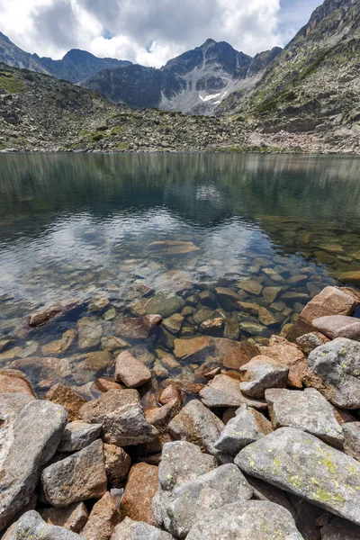 Incredibile vista panoramica dei laghi Musalenski e cima Musala, Bulgaria — Foto Stock