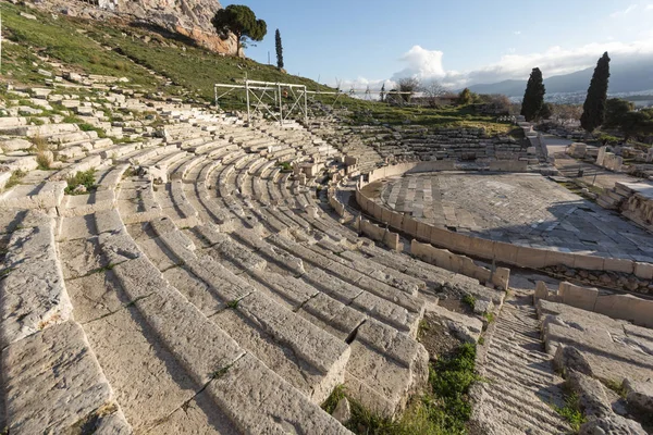 Руины театра Диониса в Акрополе Афин — стоковое фото
