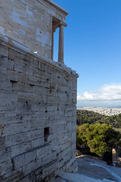 Porta de entrada monumental Propylaea na Acrópole de Atenas — Fotografia de Stock