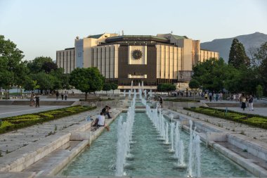 Sofia, Bulgaristan - 30 Haziran 2017: Gün batımı görünümü Sofya Ulusal Kültür Sarayı