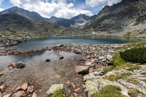 Incredibile vista panoramica dei laghi Musalenski e della vetta Musala, montagna di Rila — Foto Stock