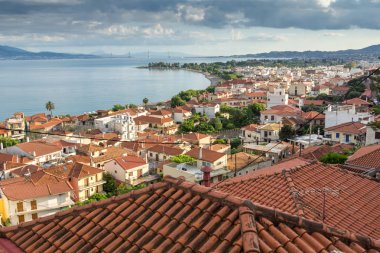Nafpaktos, Yunanistan - 28 Mayıs 2015: Muhteşem panoramik Nafpaktos şehir