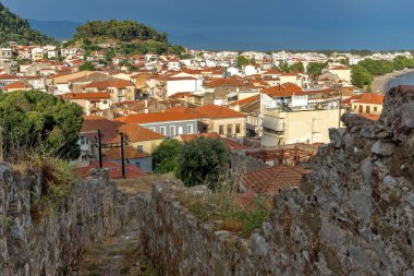 Nafpaktos, Yunanistan - 28 Mayıs 2015: Muhteşem panoramik Nafpaktos şehir