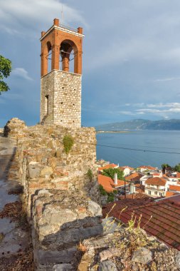 Nafpaktos, Yunanistan - 28 Mayıs 2015: Muhteşem panoramik Nafpaktos şehir