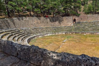 Antik Yunan arkeolojik Delphi stadyumda panoramik manzaralı