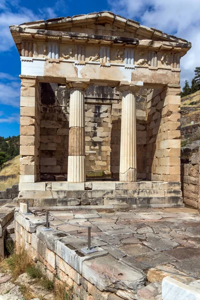 Pokladnice Athén v starověké řecké archeologické naleziště z Delphi — Stock fotografie
