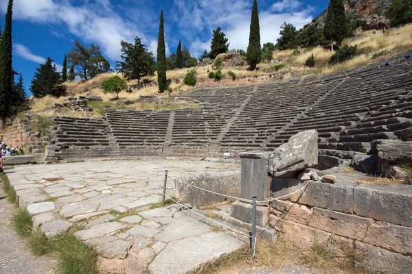 Panorama del Anfiteatro en el sitio arqueológico griego antiguo de Delfos , — Foto de Stock