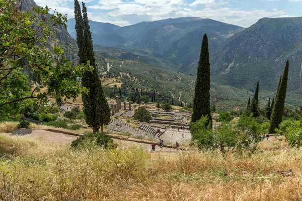 Panorama del Anfiteatro en el sitio arqueológico griego antiguo de Delfos — Foto de Stock
