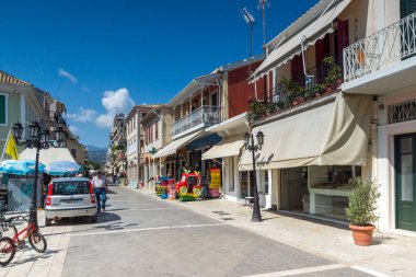 Lefkada Town, Yunanistan - 17 Temmuz 2014: Panoramik Lefkada şehirdeki sokak