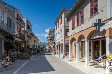 Lefkada Town, Yunanistan - 17 Temmuz 2014: Panoramik Lefkada şehirdeki sokak