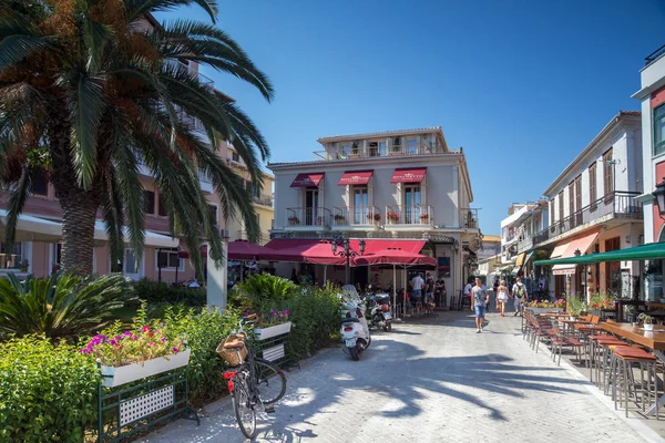 Lefkada Town, Yunanistan - 17 Temmuz 2014: Panoramik Lefkada şehirdeki sokak