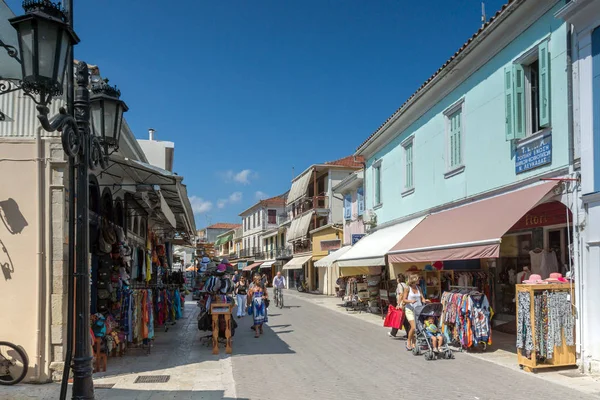 Lefkada Town, Yunanistan - 17 Temmuz 2014: Panoramik Lefkada şehirdeki sokak