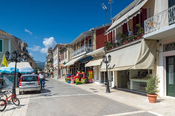 Lefkada Town, Yunanistan - 17 Temmuz 2014: Panoramik Lefkada şehirdeki sokak