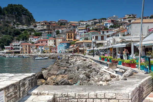Parga, Yunanistan - 17 Temmuz 2014: Muhteşem panoramik görünümünden Parga şehir çıkabilir