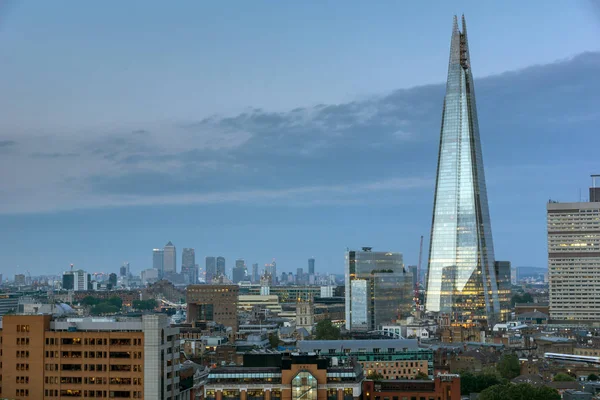 ЛОНДОН, Англия - 18 июня 2016 года: Удивительная панорама заката от галереи Тейт до Лондона, Англия — стоковое фото