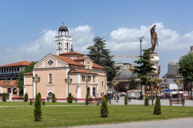 Skopje, Makedonya - 13 Mayıs 2017: Ortodoks Kilisesi kilise Aziz Demetrius ve Philip II Makedonya anıtın Üsküp '