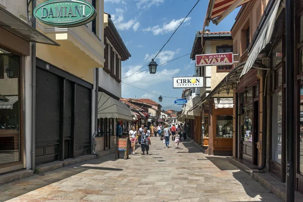 Skopje, Republik Mazedonien - 13. Mai 2017: typische Straße in der Altstadt von Skopje — Stockfoto