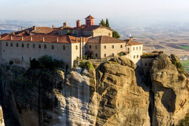 Aziz Stephen'in Meteora, Thessaly içinde kutsal Manastırı şaşırtıcı günbatımı manzara