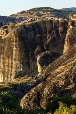 Muhteşem gün batımı Panorama Meteora, Thessaly kutsal teslis Manastırı