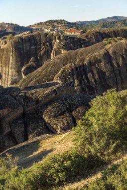 Muhteşem gün batımı Panorama Meteora, Thessaly kutsal teslis Manastırı